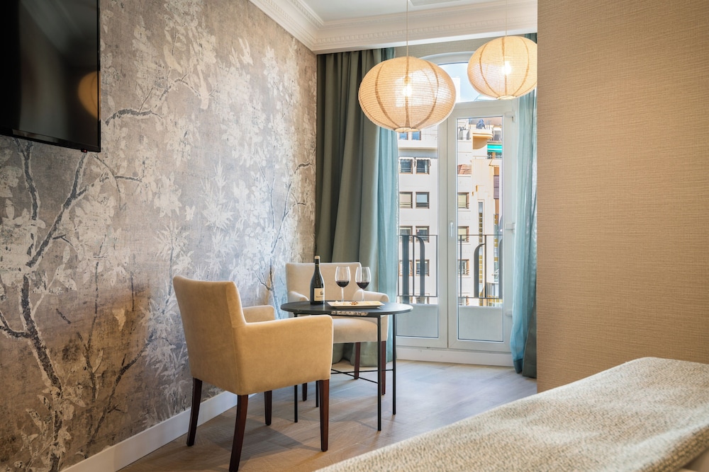 Premium Room (Plaza Views)