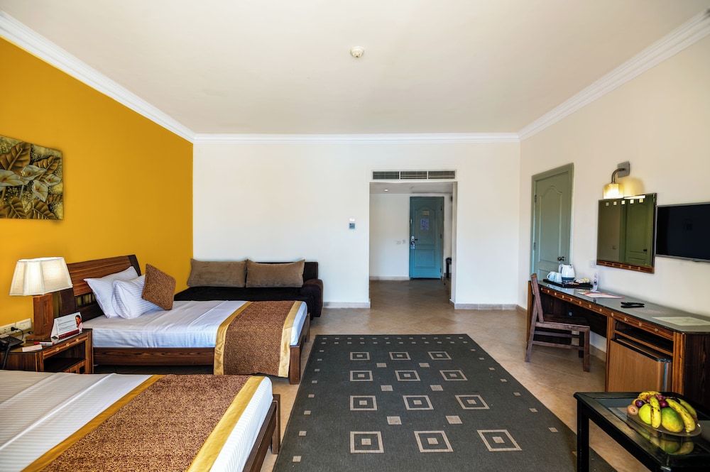 Family Room, 2 Bedrooms - Photo 1