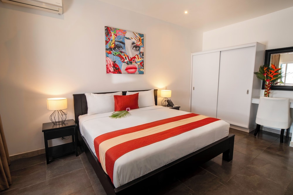2 Bedroom Suite with Private Pool - Photo 4