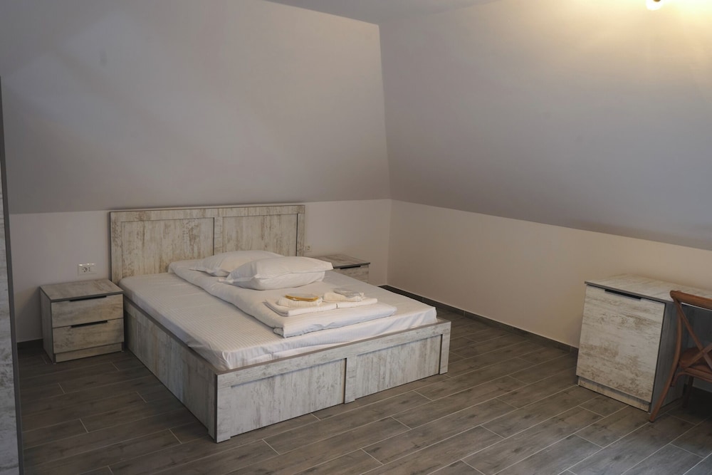 Classic Quadruple Room photo 2