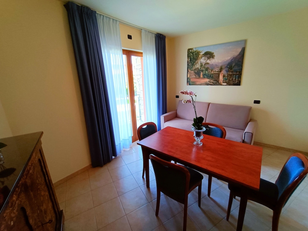 Classic Suite, 1 Bedroom, Balcony, Poolside photo 3