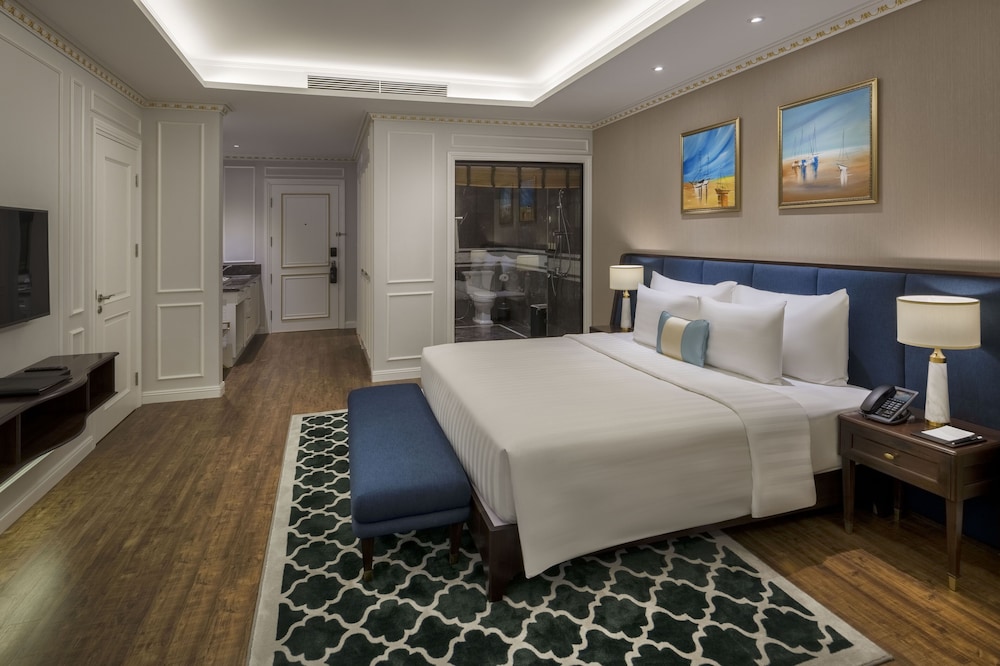 Deluxe Double Room, Golf View - Photo 12