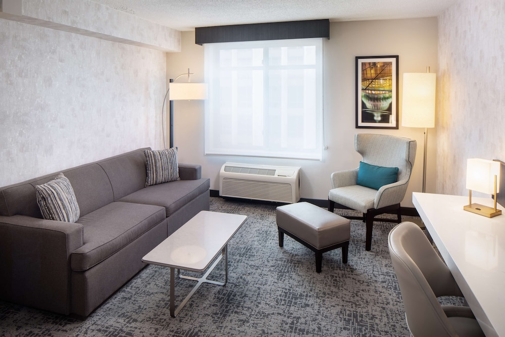 Junior Suite, 1 King Bed, Accessible, Bathtub (Hearing Acc)