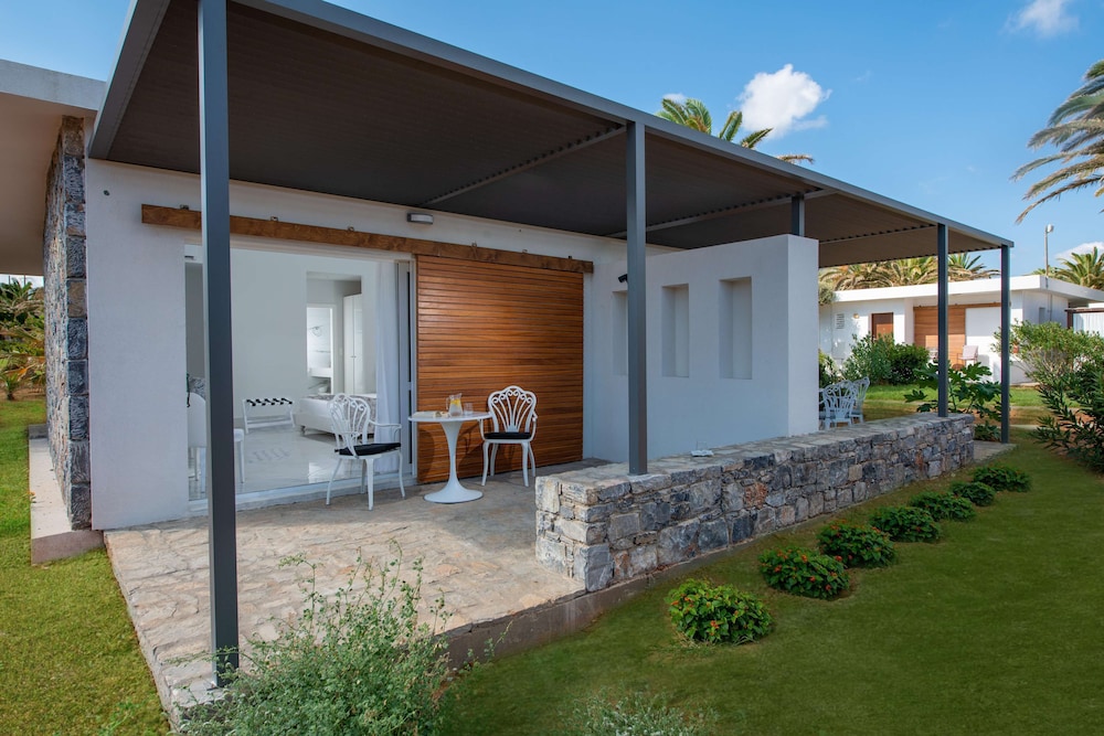 Premium Bungalow, Beach View thumbnail 5