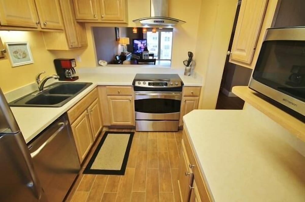 Condo, 2 Bedrooms, Beachside photo 1