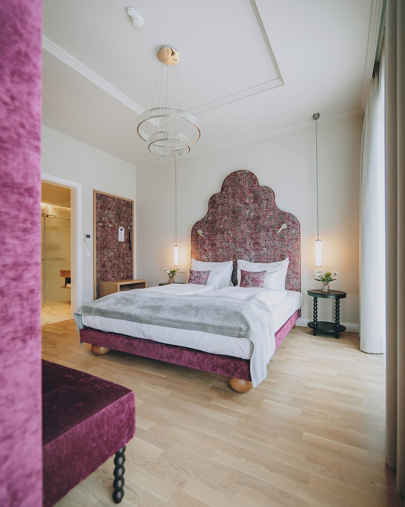 Deluxe Studio Suite photo 2