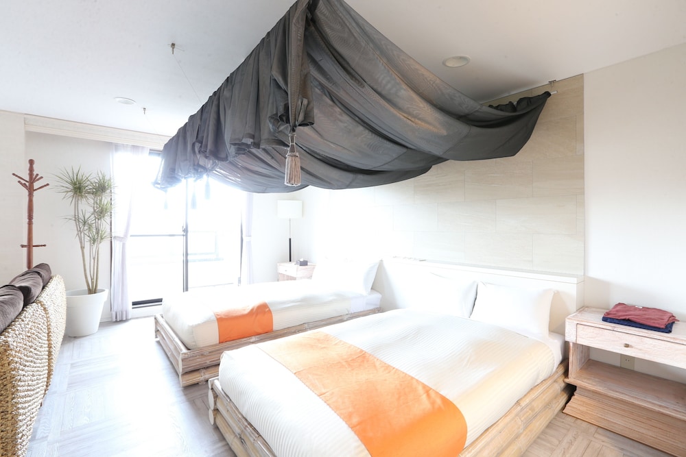 Suite (B)