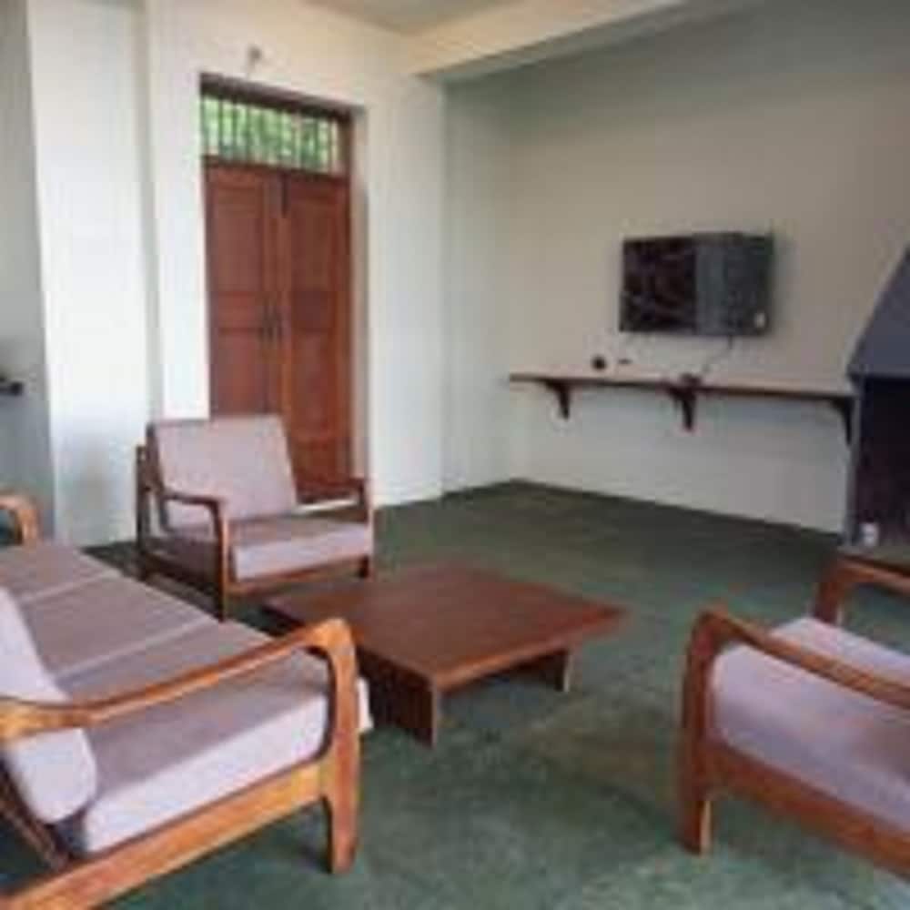 Luxury Villa - Photo 2