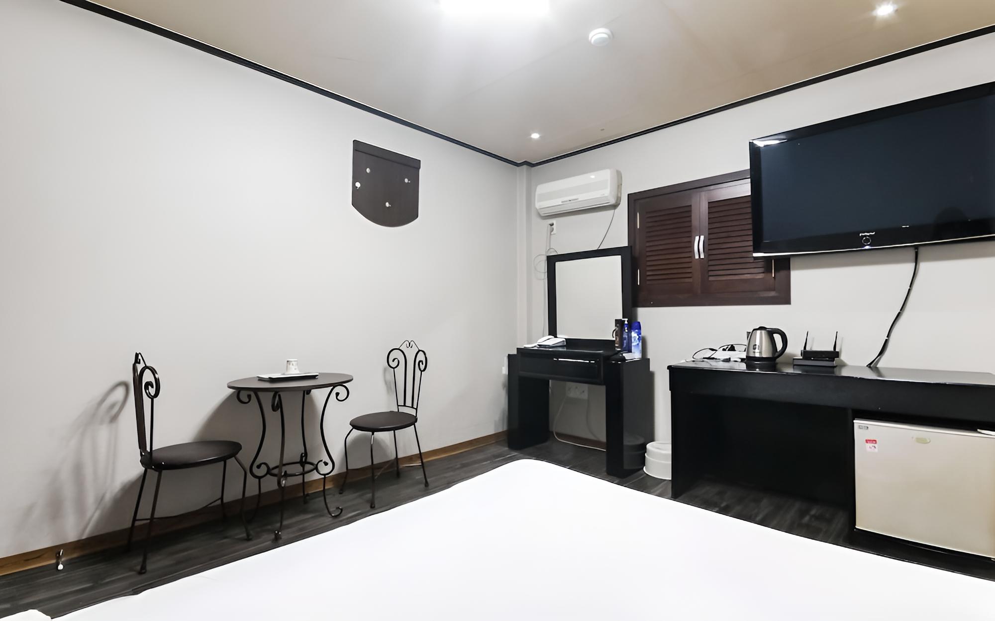 Room (Standard Room) - Photo 4