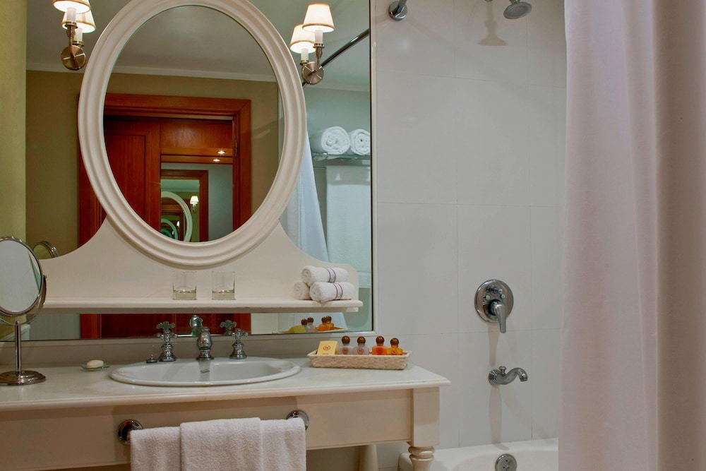 Classic Room, 2 Queen Beds, River View - Photo 2