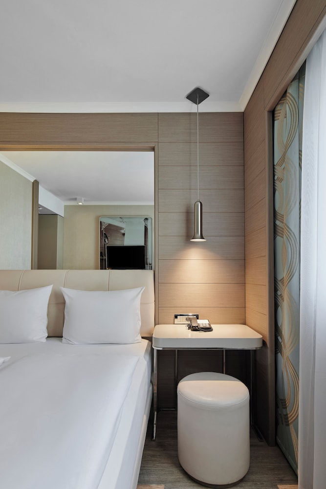 Business Twin Room - Photo 3