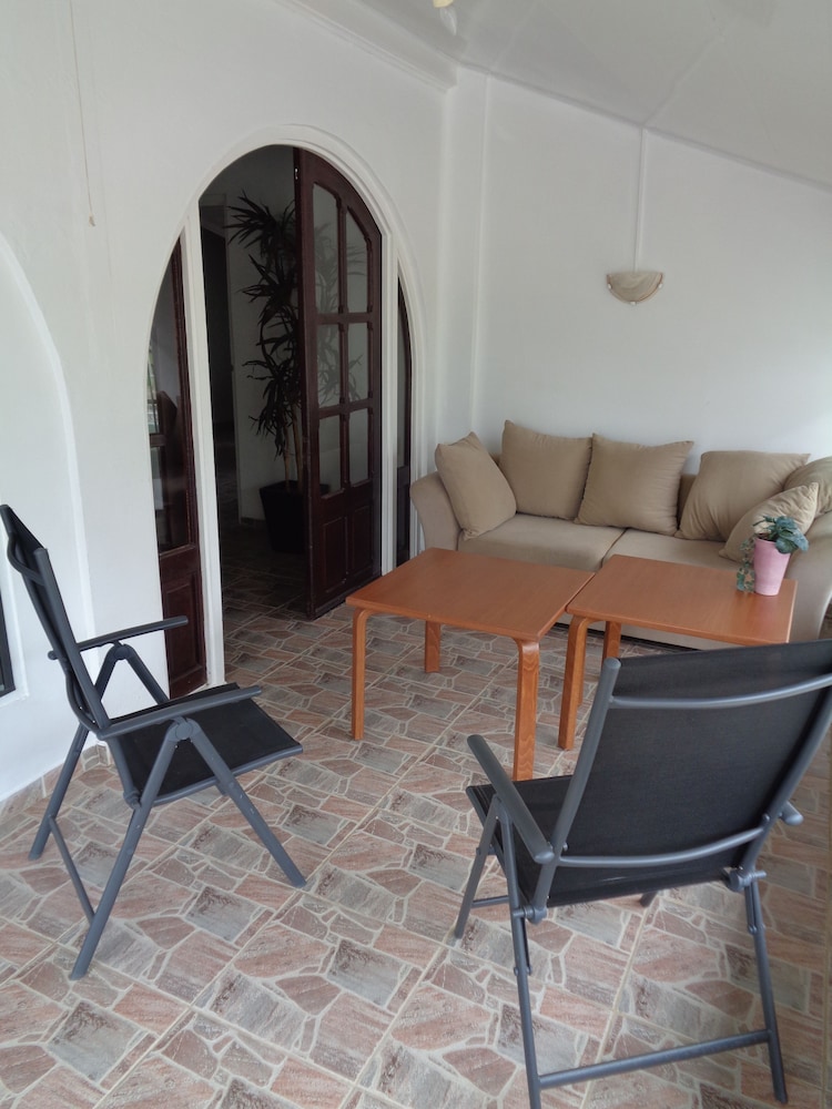 Grand Studio, Multiple Beds, Garden View photo 3