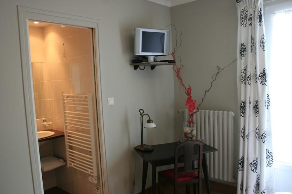Family Room photo 3