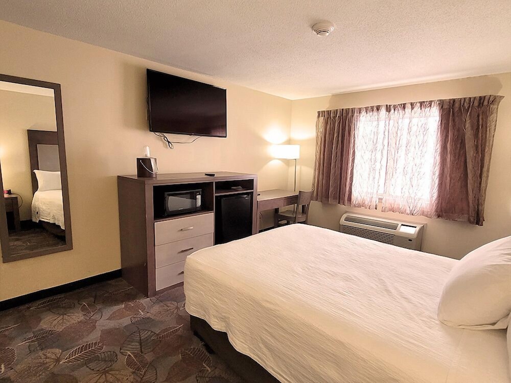 Room, 1 Queen Bed (Main Hotel) photo 1