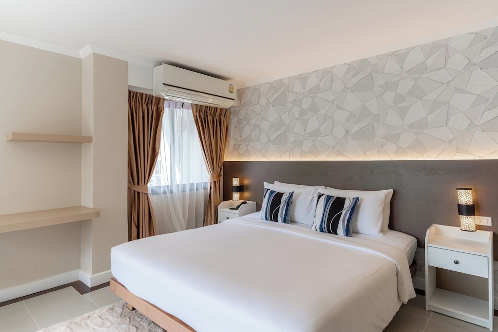 room photo