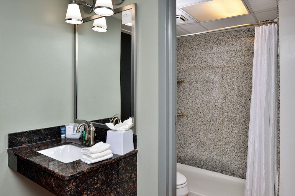 Suite, Multiple Beds, Balcony, Oceanfront (Balcony) - Photo 6