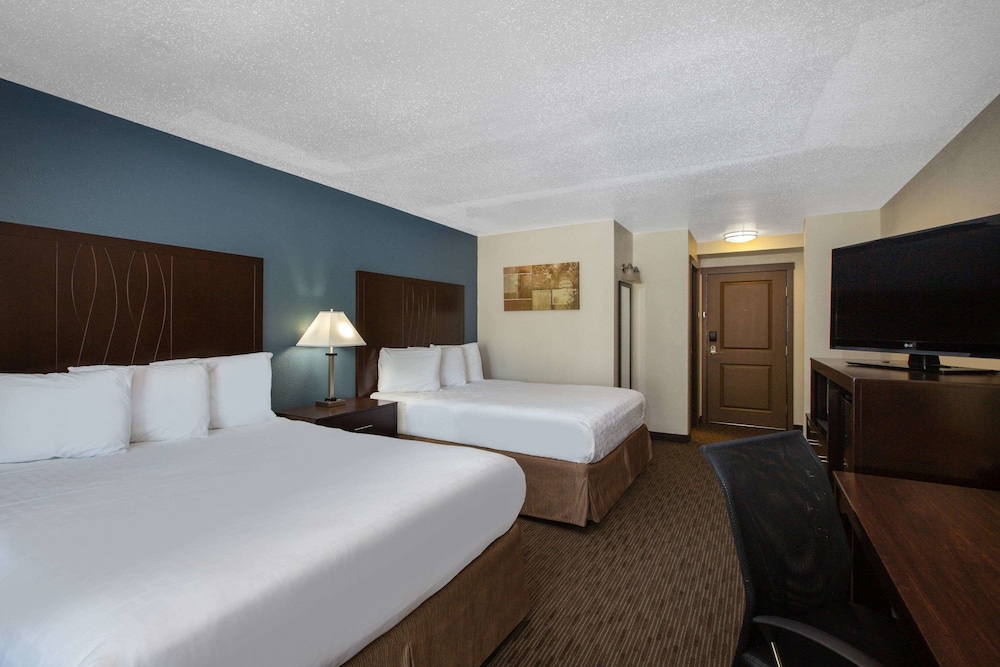 Deluxe Room, 2 Queen Beds, Non Smoking - Photo 1