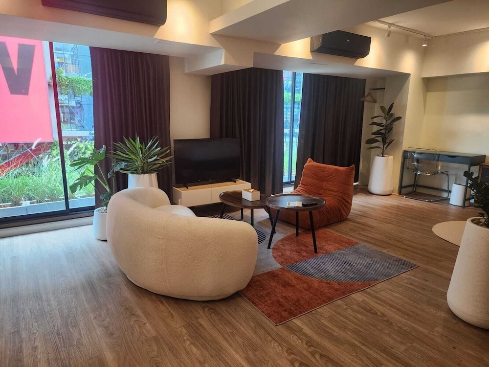 Luxury Quadruple Room, City View photo 2