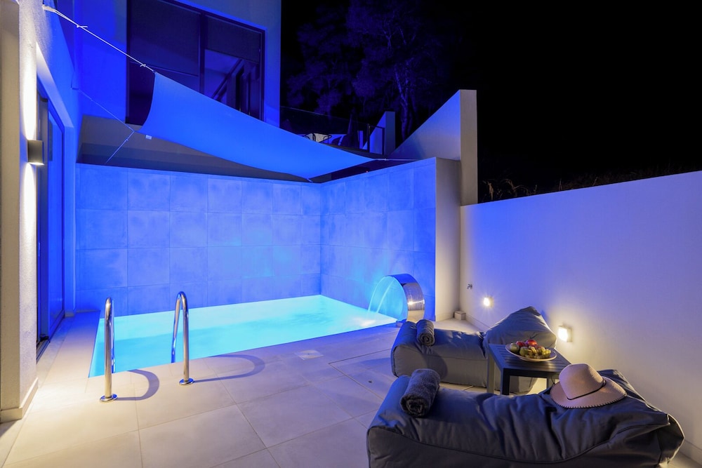 Luxury Suite photo 2