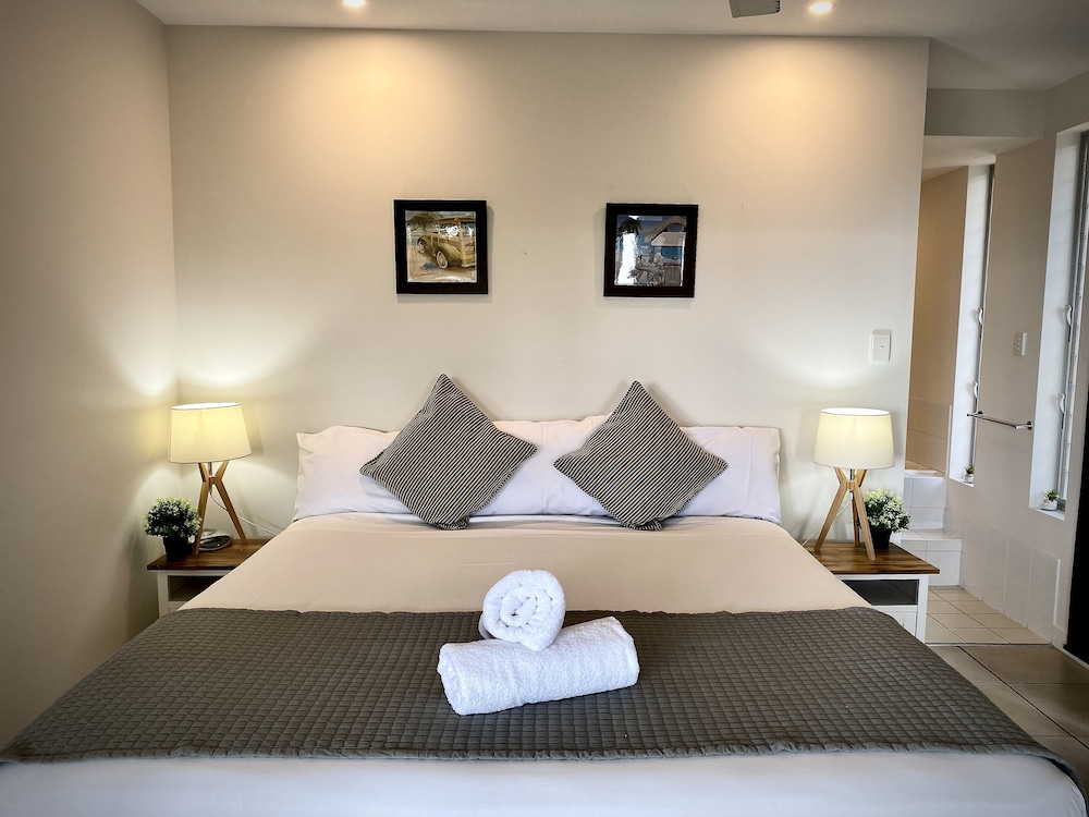 Apartment, 3 Bedrooms, Partial Sea View
