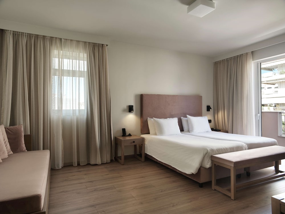 Deluxe Room, 1 Bedroom, Balcony - Photo 10