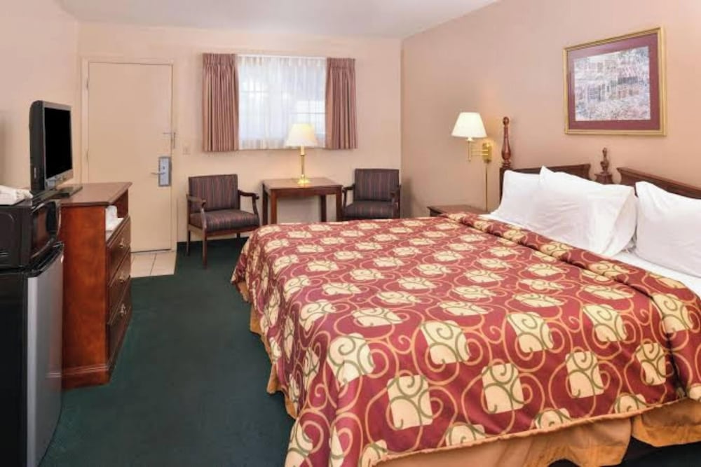 Room, 1 King Bed, Non Smoking photo 1