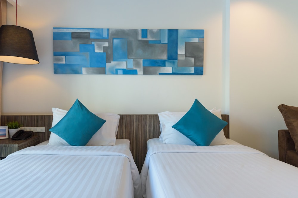 Deluxe Room, Pool Access photo 2