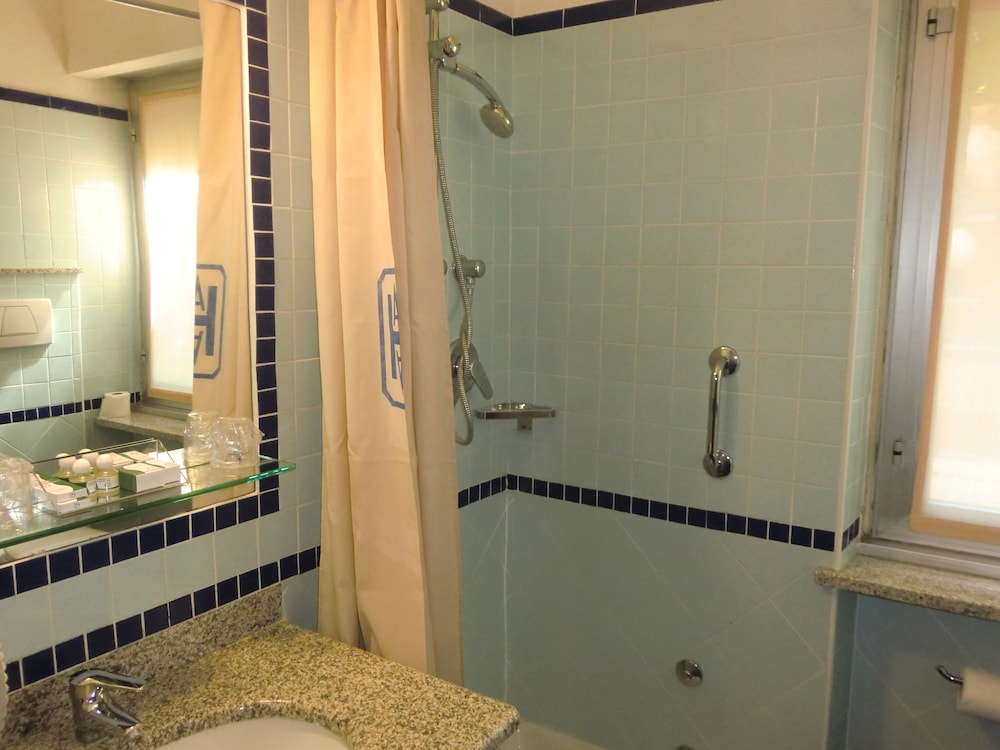 Twin Room, 2 Twin Beds, Non Smoking photo 3