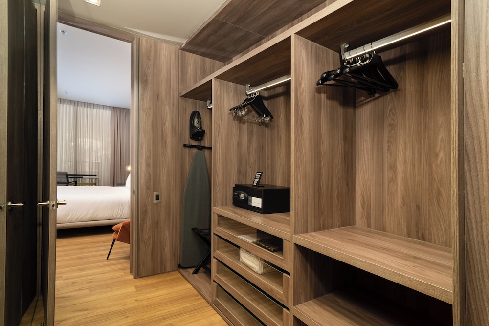 Premier Suite, 1 King Bed (Apartment) - Photo 3