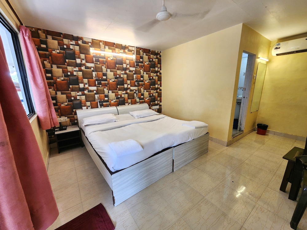 Deluxe non ac room - Photo 3