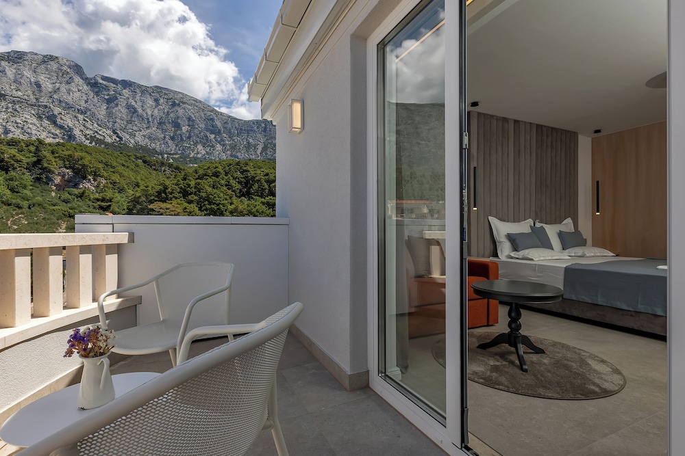 Premium Double room side sea view photo 3