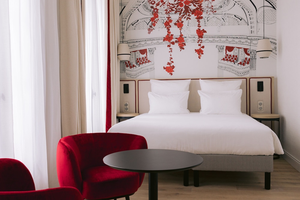 Deluxe Double Room thumbnail 5
