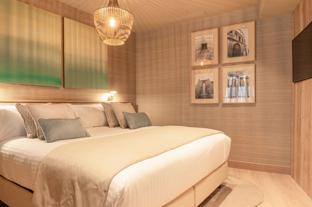 Deluxe Penthouse - Photo 2