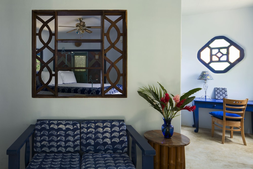 Deluxe Room, 1 King Bed (One Bedroom Blue Hole View Suite) photo 2