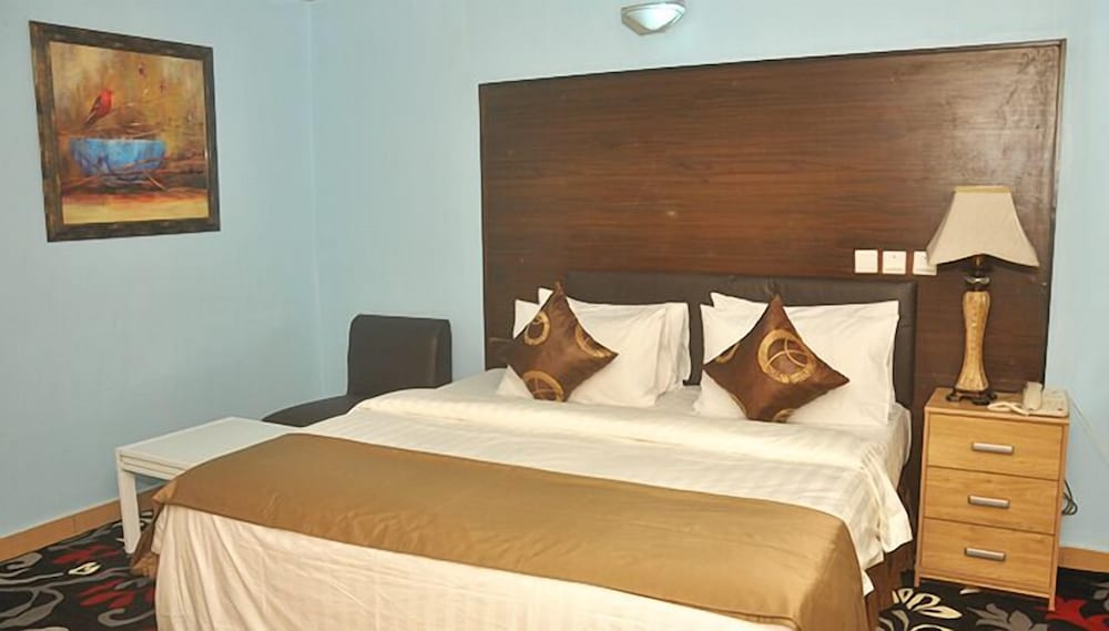 Deluxe Suite, City View