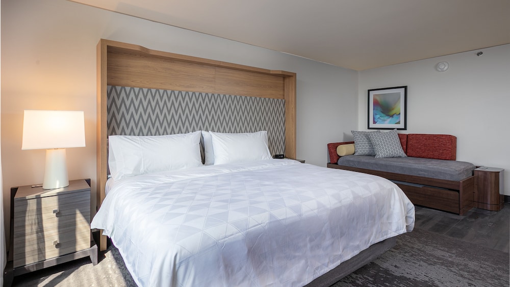 Standard Room, 1 King Bed, Accessible (Comms, Mobil, Access Tub) - Photo 5