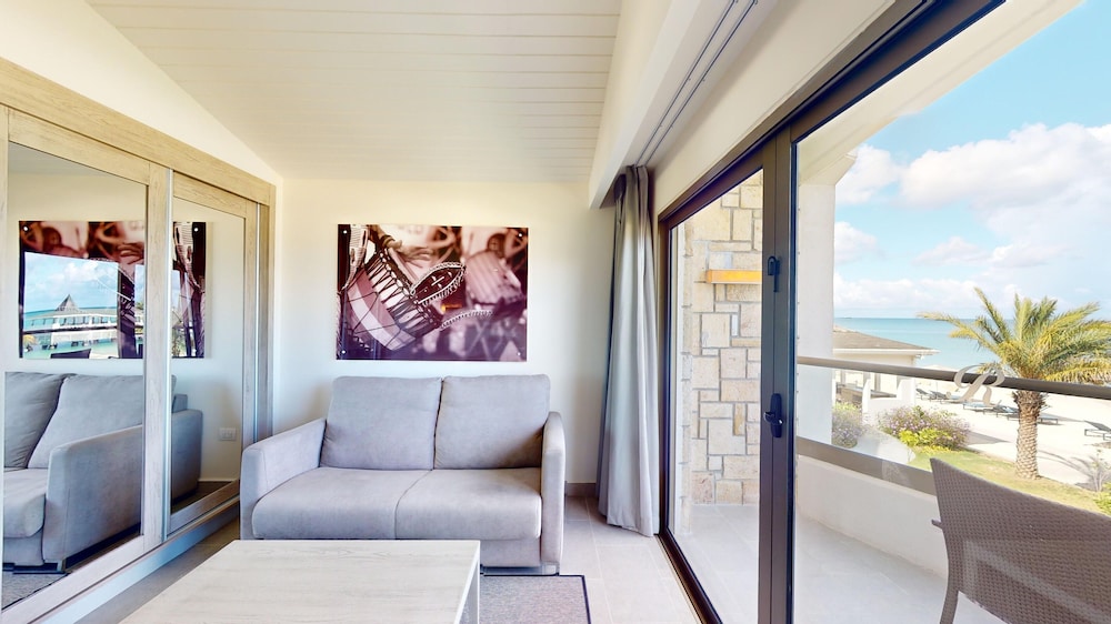 Luxury Presidential Ocean Front One Bedroom Suite Diamond Club