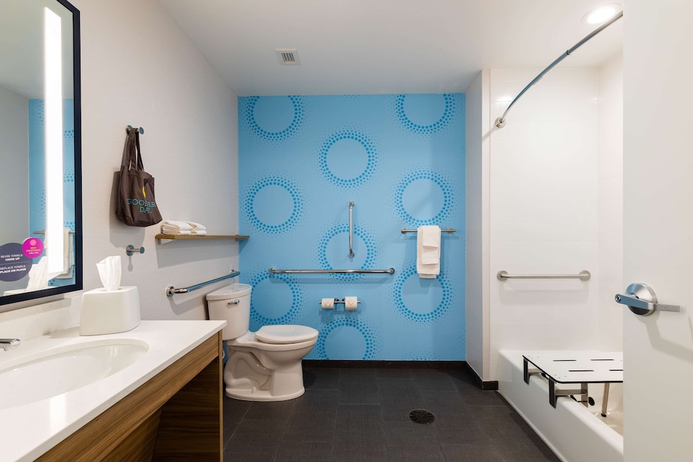 Room, 2 Queen Beds, Accessible, Bathtub (Mobility & Hearing) - Photo 1