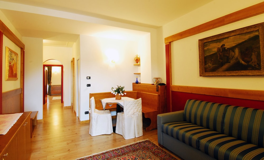 Deluxe Suite photo 1