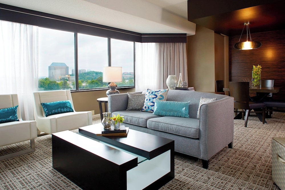 Suite, 1 Bedroom, Corner - Photo 4