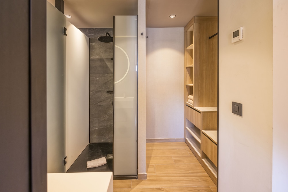 Superior Triple Room, Pool View (2 adults and 1 child)