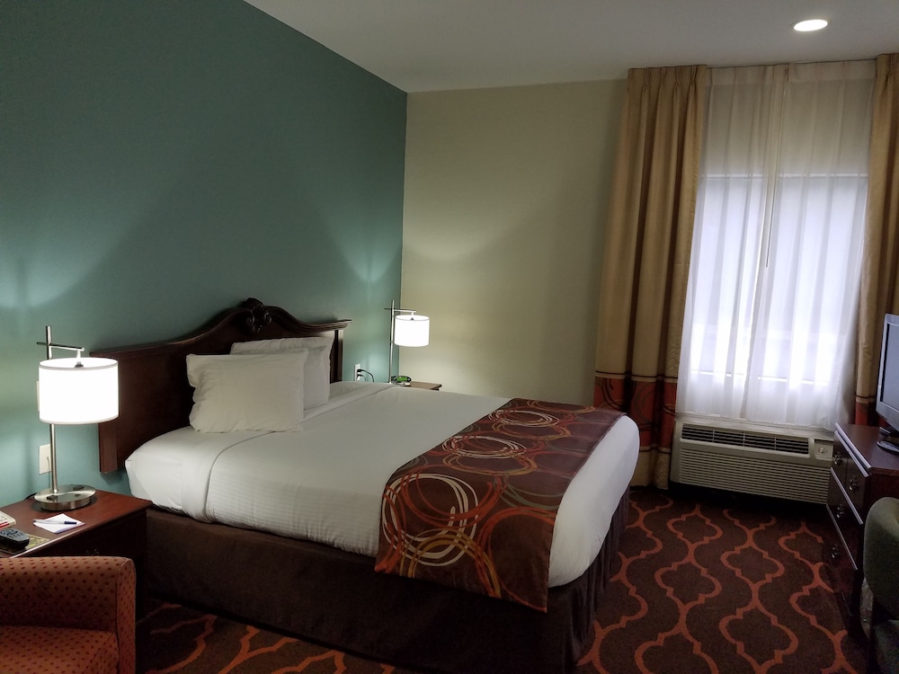 Room, 1 King Bed, Non Smoking - Photo 14