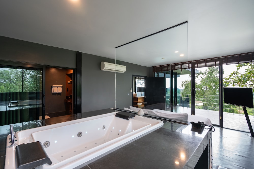 Jacuzzi Villa photo 2
