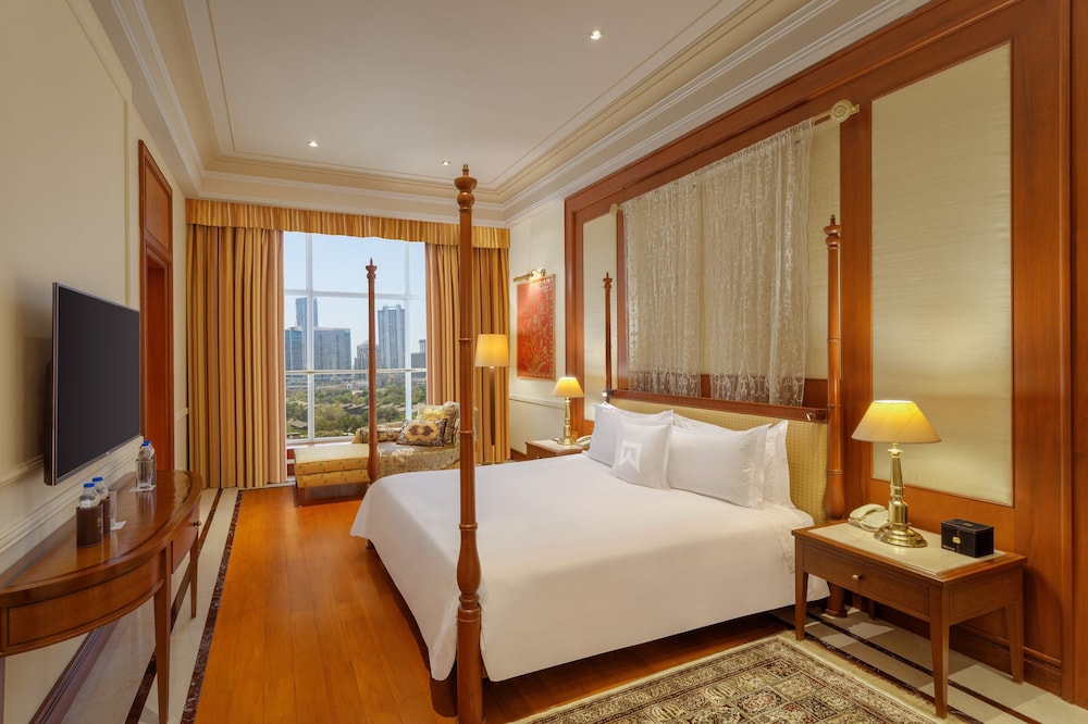 Suite, 1 King Bed, Tower photo 3