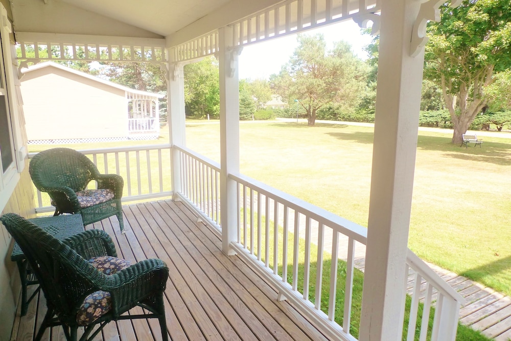 Room, 1 Queen Bed with Sofa bed, Patio, Ground Floor photo 2