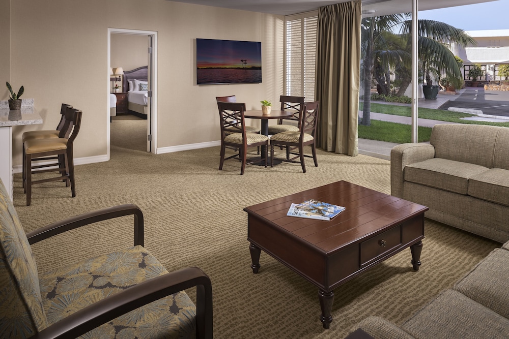 Suite, 1 Queen Bed, Bay View (Executive Suite King)