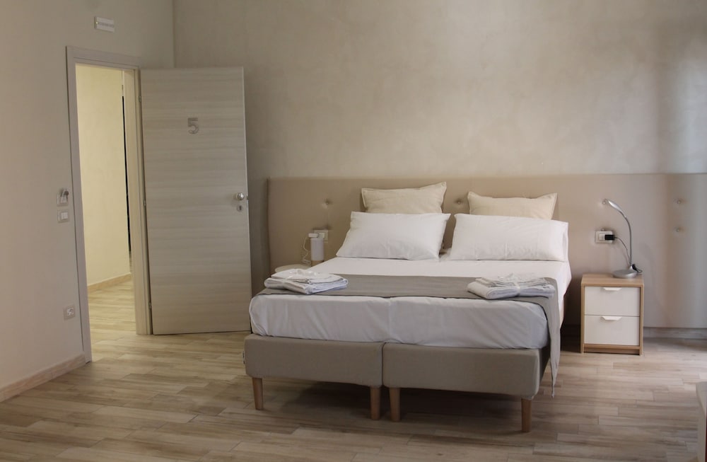 Junior Suite, Ensuite (with shower balcony) photo 2