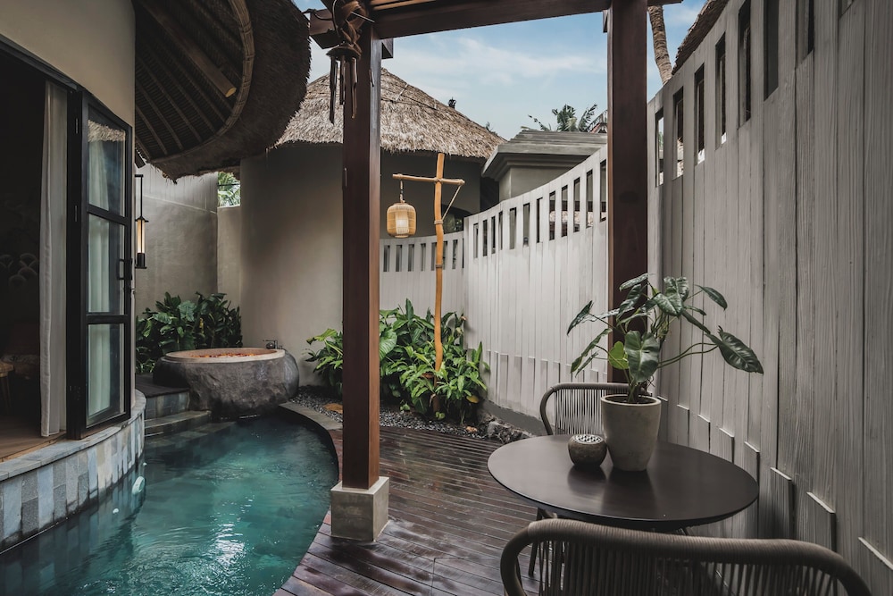 Grand One Bedroom Villa with Private Pool - Photo 5