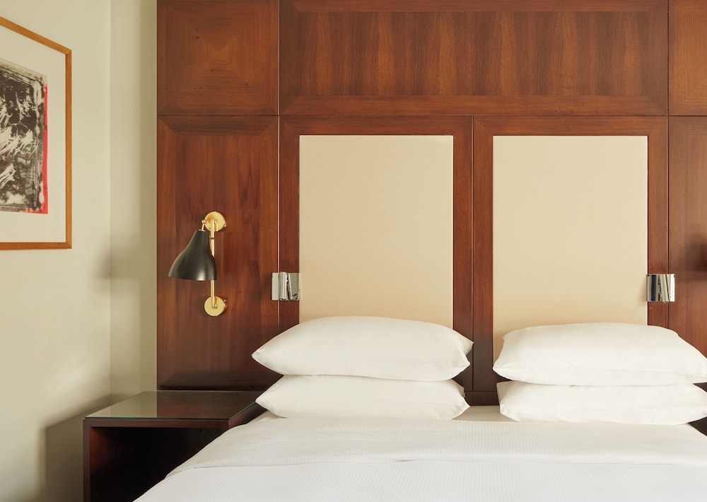 Room, 1 King Bed - Photo 3