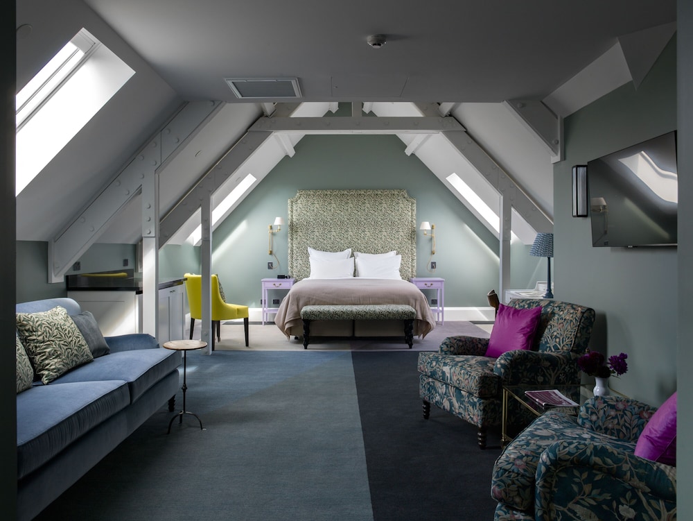 Royal Skylight Room - Photo 1